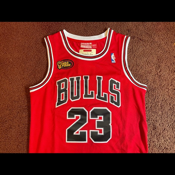 Michael Jordan Chicago Bulls (Home) Jersey (23) - Picture 3 of 7